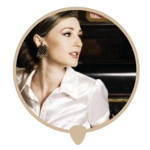 Piano woman right icon - Learn piano. Piano lessons, classes and teachers in Sydney City.